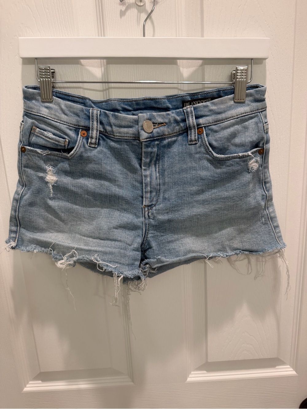 BLANKNYC The Astor Cut Off Denim Shorts Size 27 Light Wash Distressed Frayed Hem